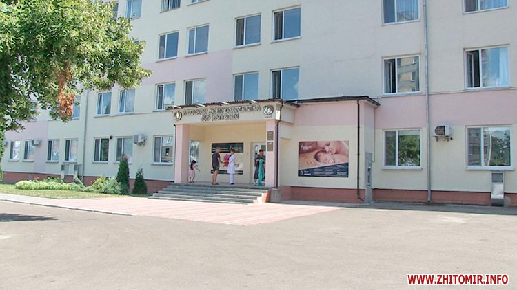 Колектив Житомирського перинатального центру вирішив, що відсвяткує 10-річчя, коли в Україні запанує мир